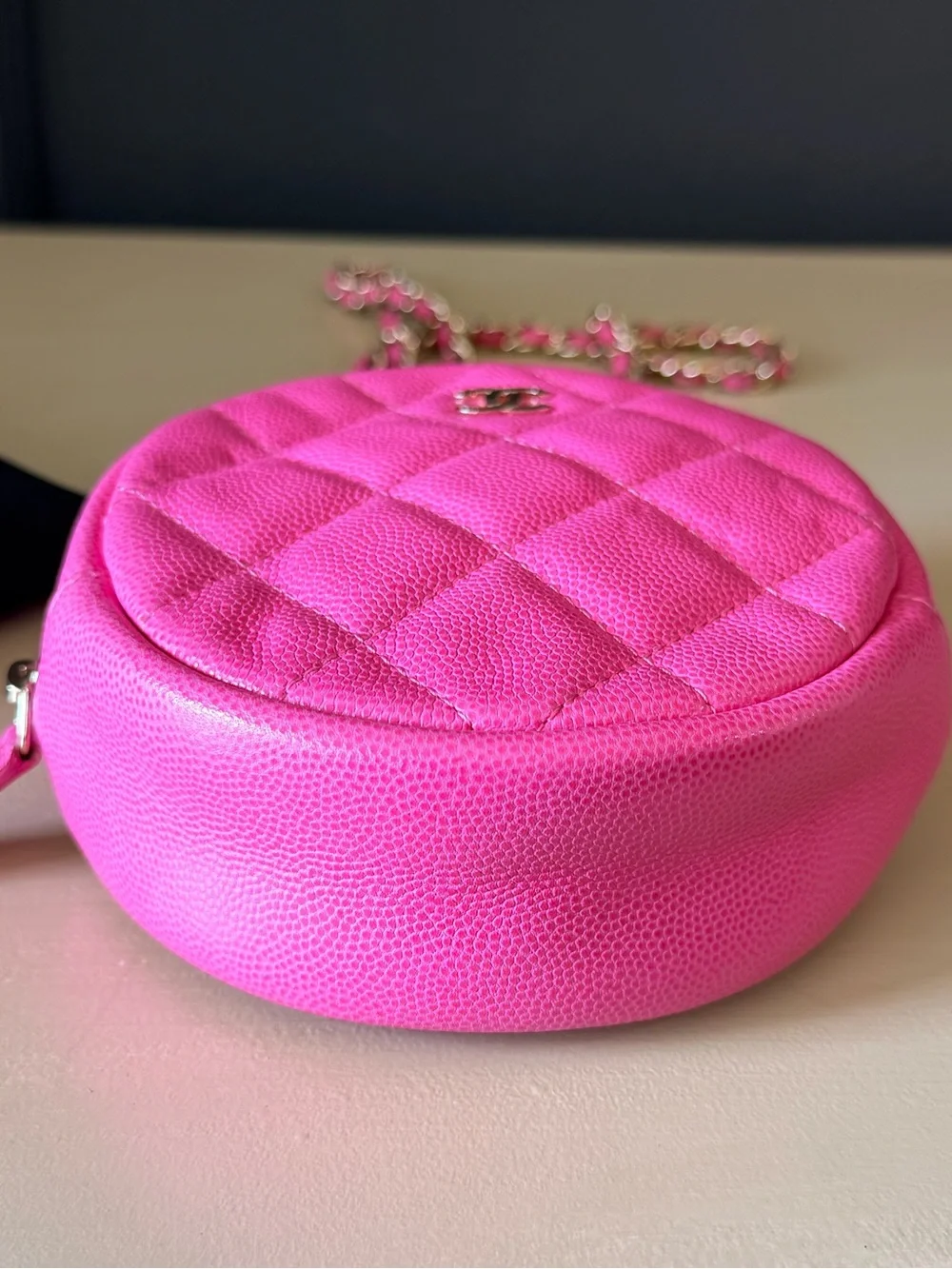 Chanel 2019 Pink Caviar Quilted Round Filigree Crossbody Bag | 🔥